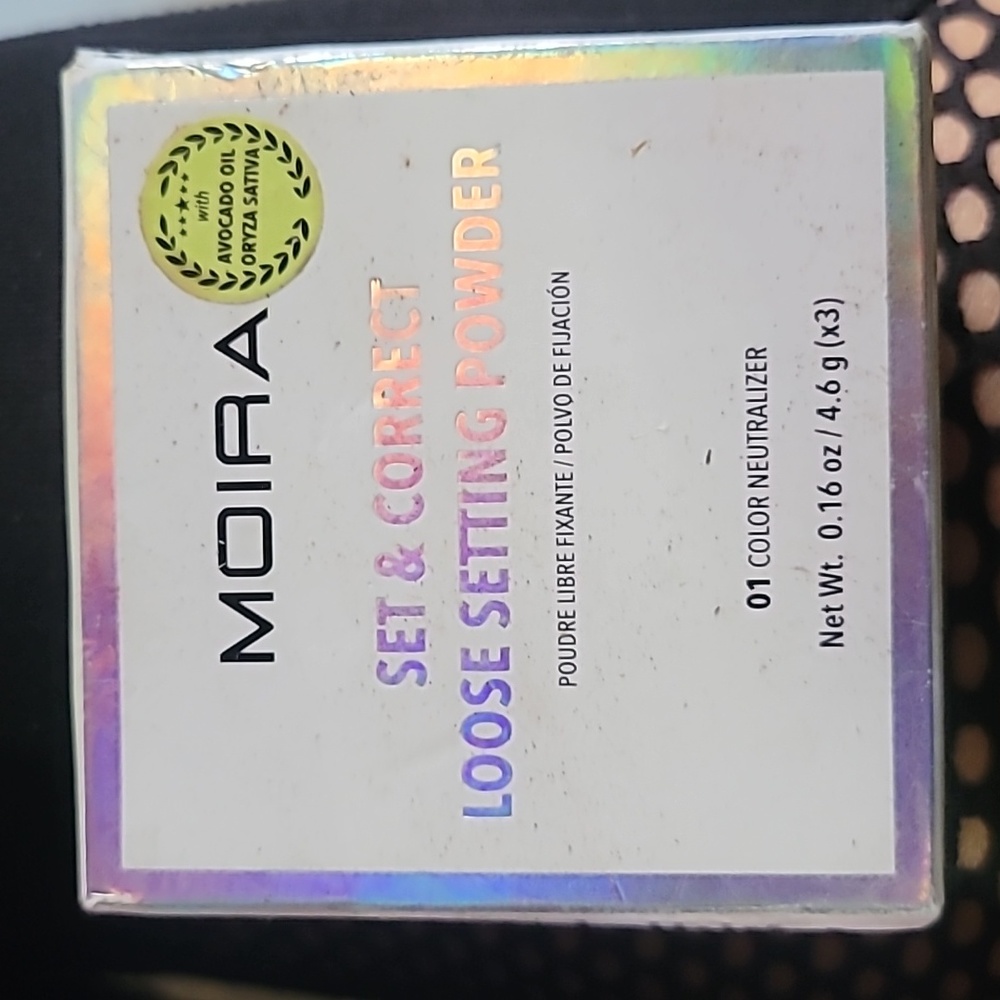 Moira set and correct loose powder